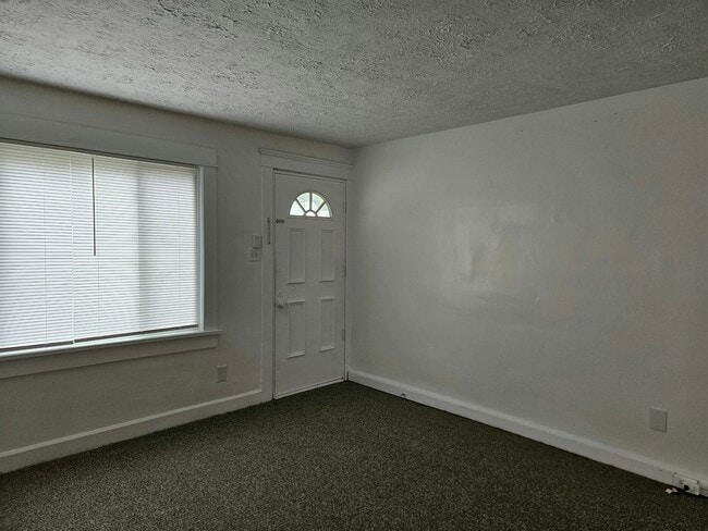 Building Photo - 602 E Long Ave