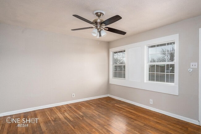 Building Photo - 1718 N Mockingbird Ln