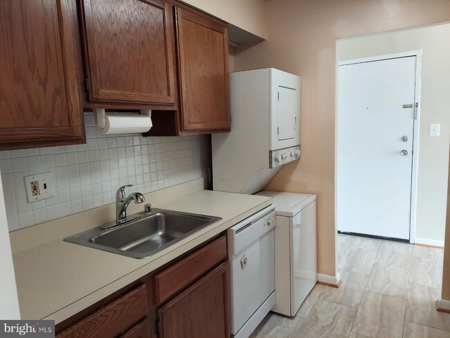 Foto del edificio - 6936 Hanover Pkwy