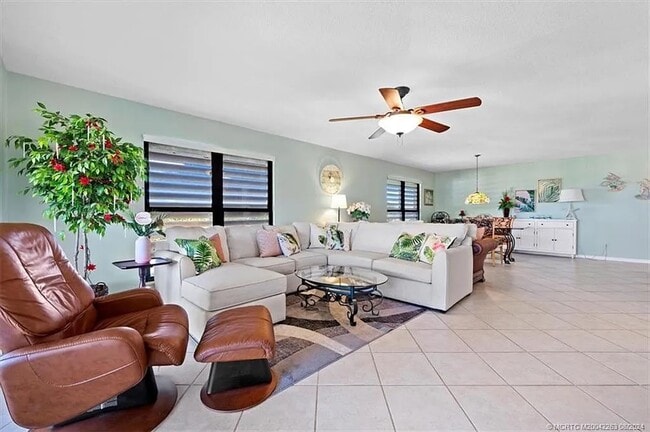 Large open concept - 166 SE Saint Lucie Blvd