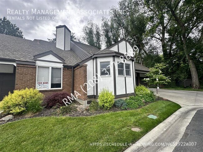Building Photo - Gorgeous 2 Bedroom Townhome off warm Springs