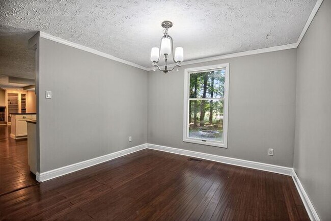 Foto del edificio - 303 Kimberly Woods Ct