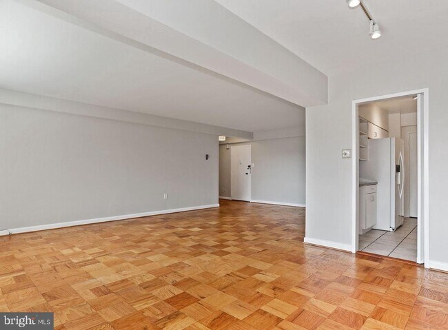 Foto del edificio - 4201 Cathedral Ave NW