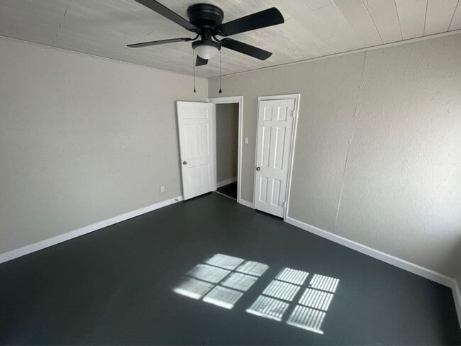 Building Photo - 3116 Alamo Ave