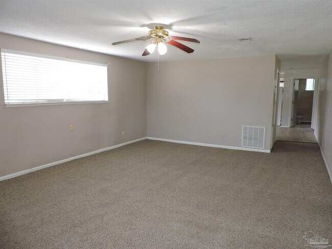 Foto del edificio - 2108 W Lakeview Ave
