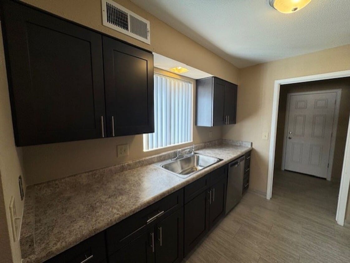 2 Bedroom*1 Bathroom Patio Home - 2 Bedroom*1 Bathroom Patio Home