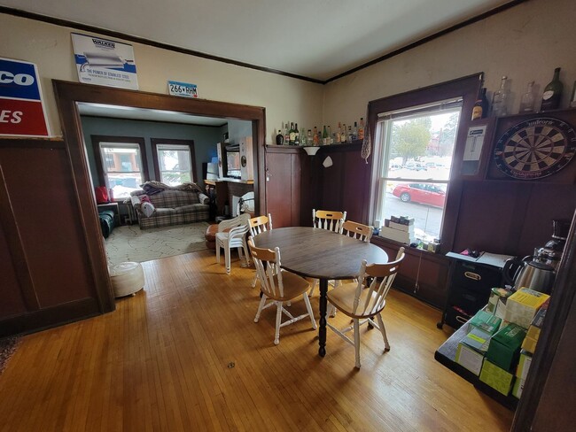 Foto del edificio - AVAILABLE JUNE -  4 Bed 1 Bath Townhome