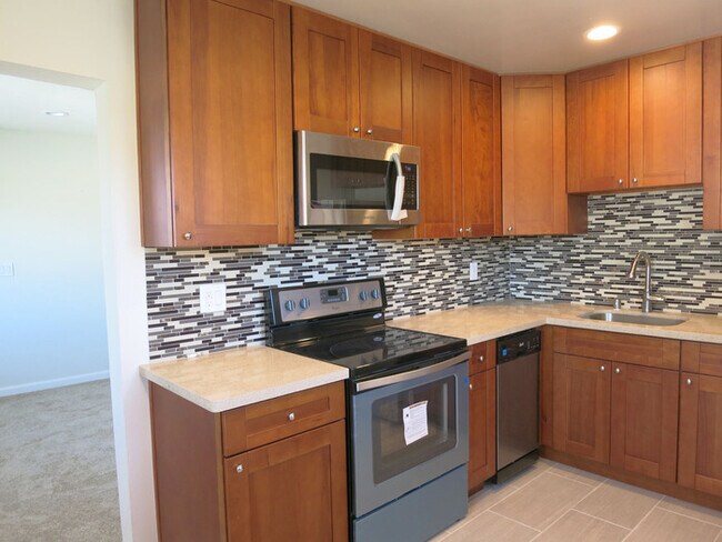 Building Photo - 663 Johanna Ave