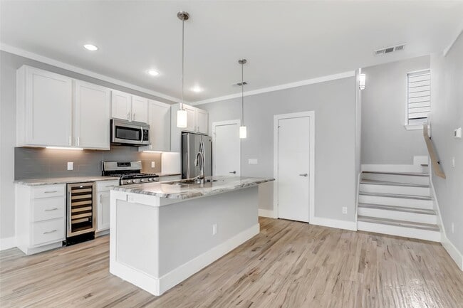 Building Photo - 4316 Hartford St