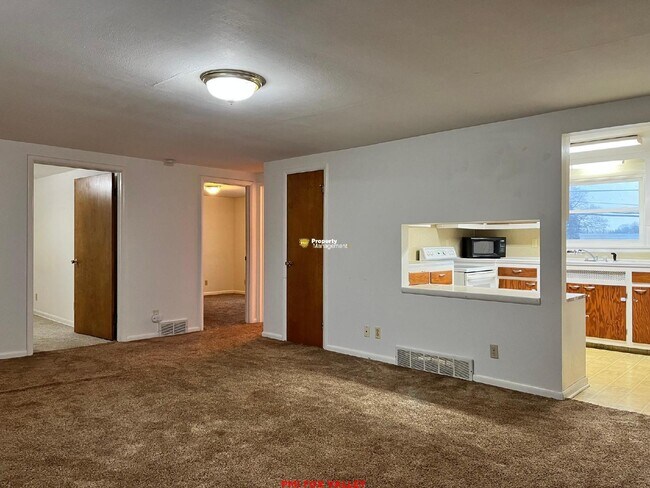 Building Photo - Charming 2 Bed, 1 Bath Apartment in Applet...