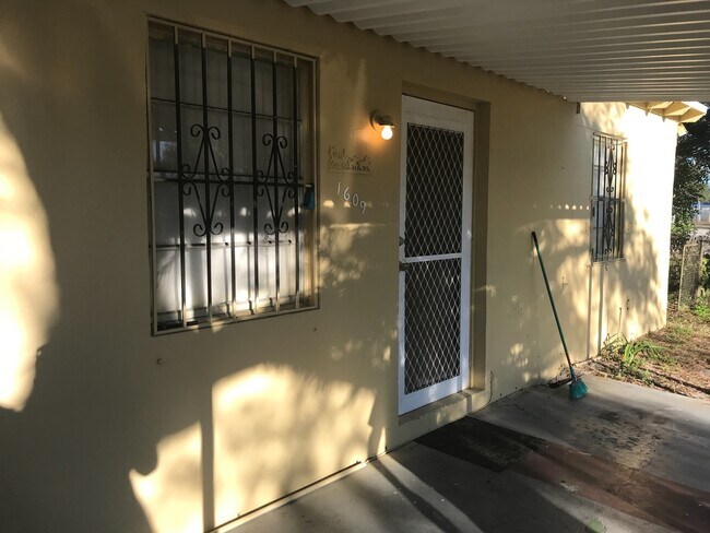 Photo - 3-1 house in the Lauderdale manor