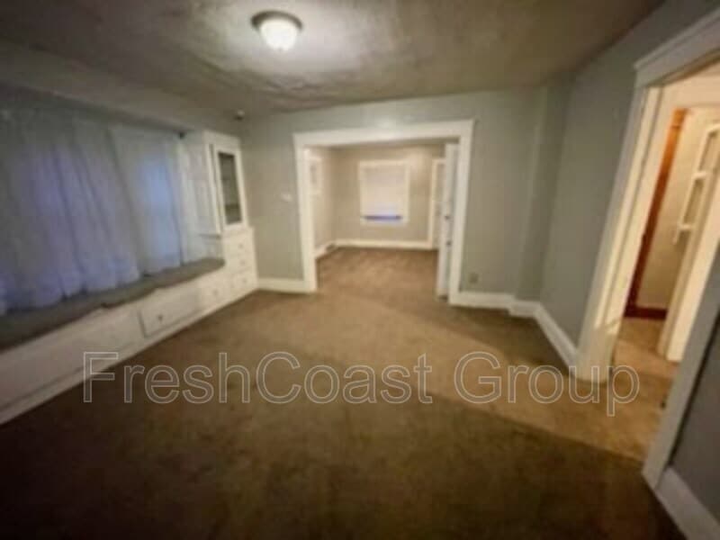 11705 Hamlen Ave Cleveland, OH 44120 – photo 5