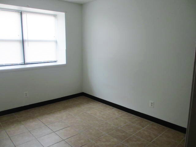 Foto del edificio - 1310 Admiral Blvd