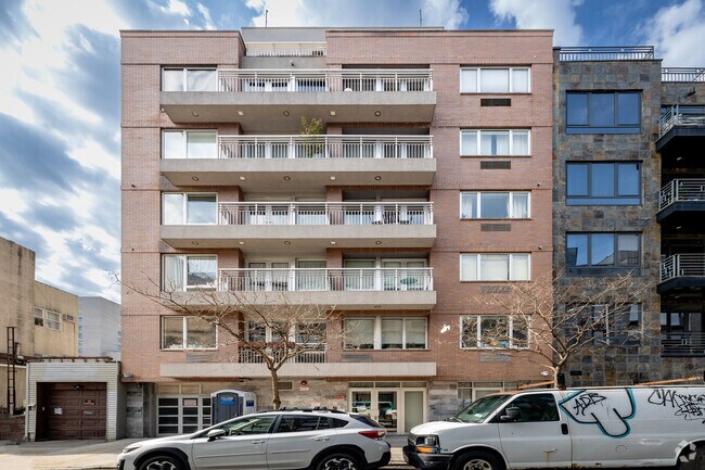 Building Photo - 260 N 9th St