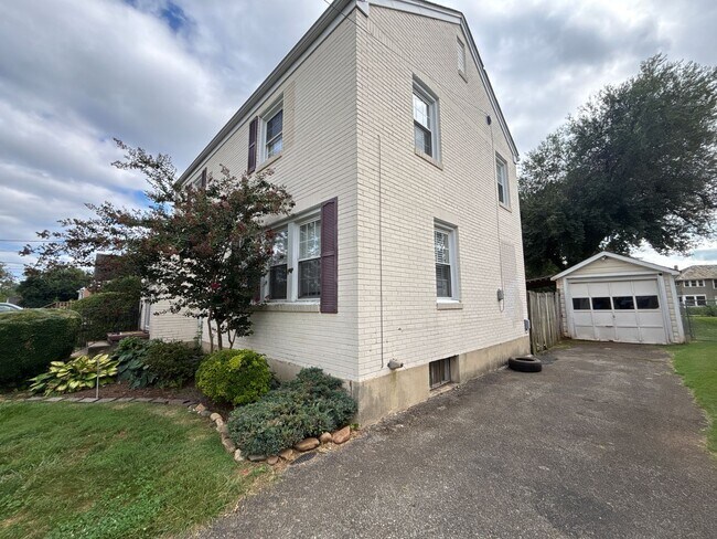 Building Photo - 4318 Delray St NW