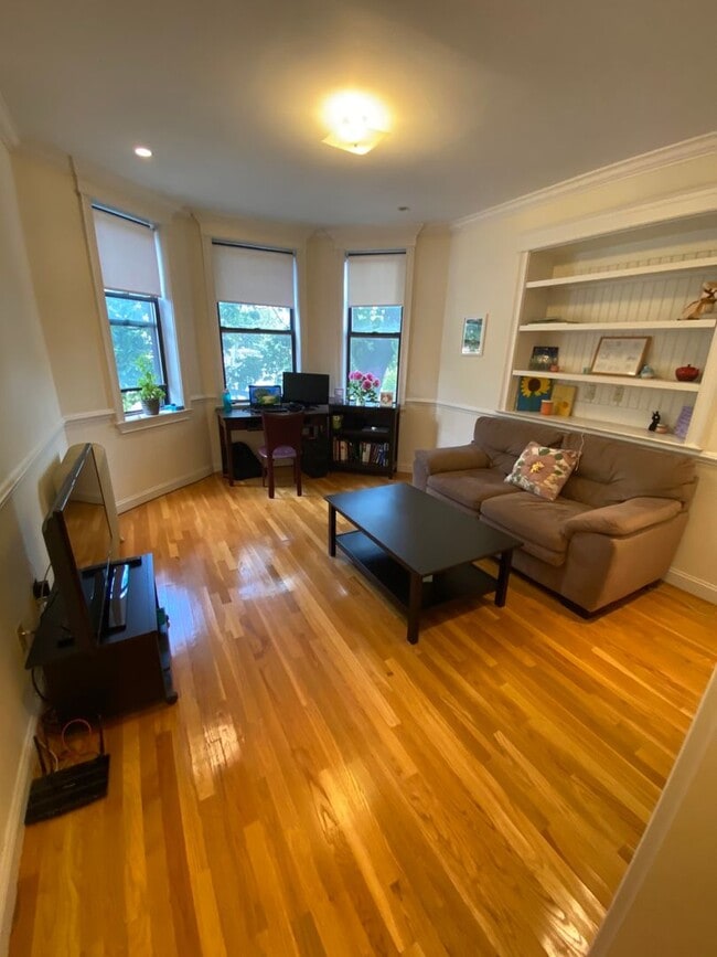 Building Photo - HOT BROOKLINE LISTING!!!!!