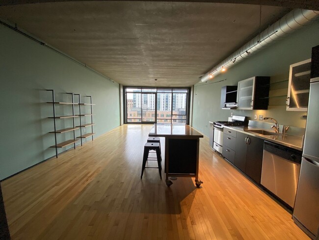 Foto del edificio - AMAZING 1Bed 1Bath Rare Pearl Condo with V...