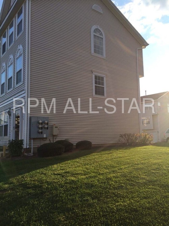 Building Photo - 115 Giera Ct