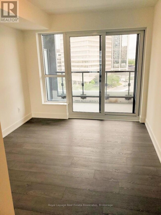 Photo du bâtiment - 5 Mabelle Ave