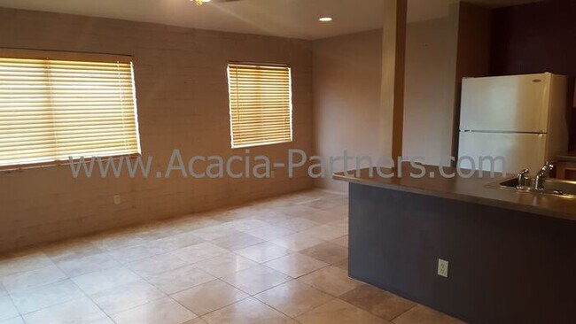 Building Photo - Beautiful Two Bedroom in the Meadows