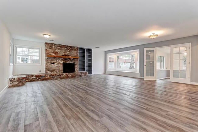 Foto del edificio - 8027 Winsford Ave