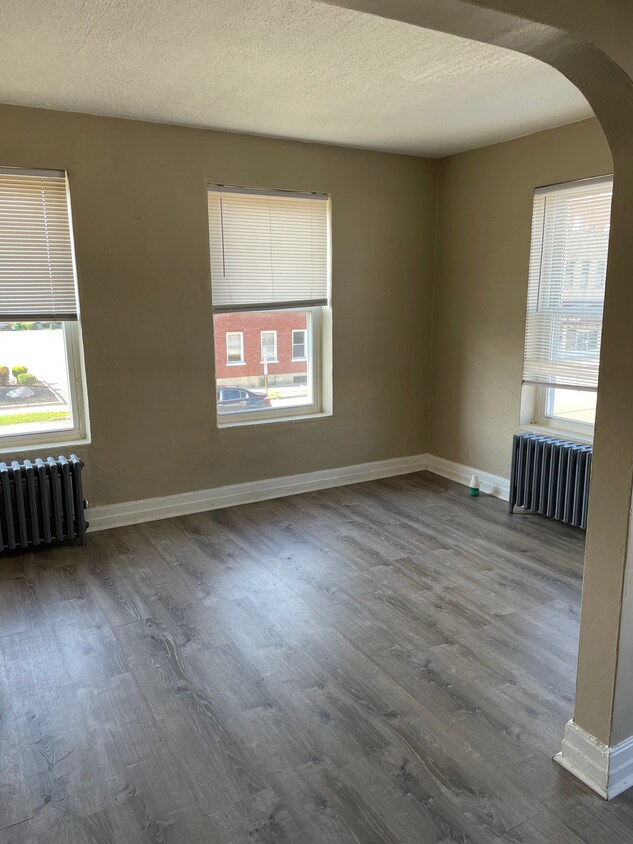 Foto principal - 57 W 2nd St