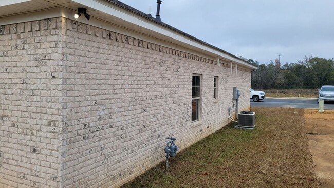 Building Photo - FULLY FURNISHED DUPLEX! 3BED 2BATH! ~ AVAL...