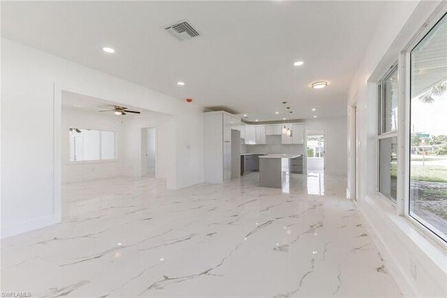 Building Photo - Fort Myers Single Family Home