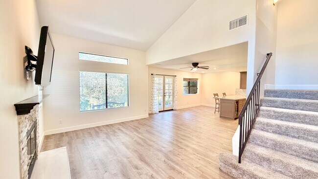 Building Photo - Beautifully Updated & Remodeled Townhome o...