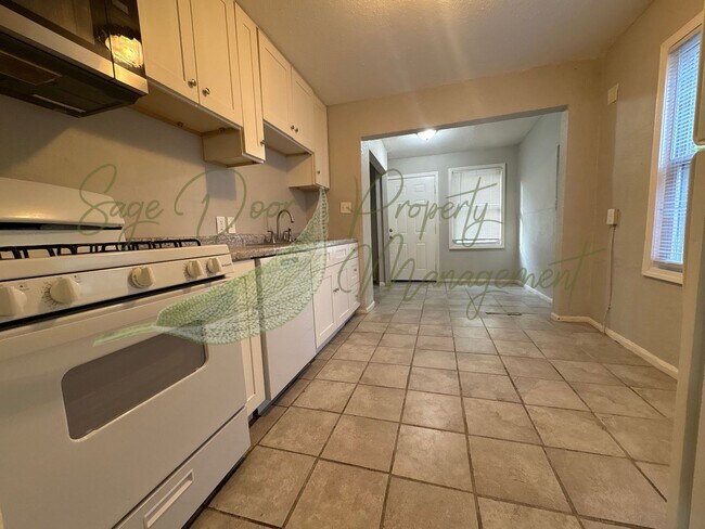 Foto del edificio - UPSTAIRS LOFT SPACE!!!