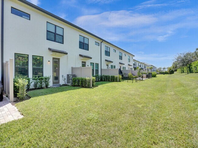 Building Photo - 2119 Appleton Cir N