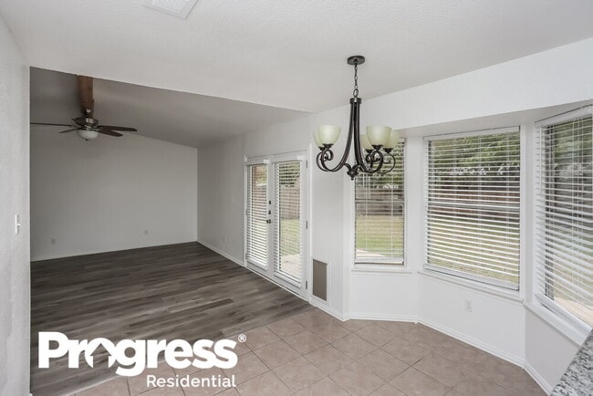 Foto del edificio - 6513 Hughes Dr