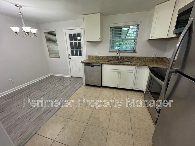 Foto del edificio - 8215 Cir St S