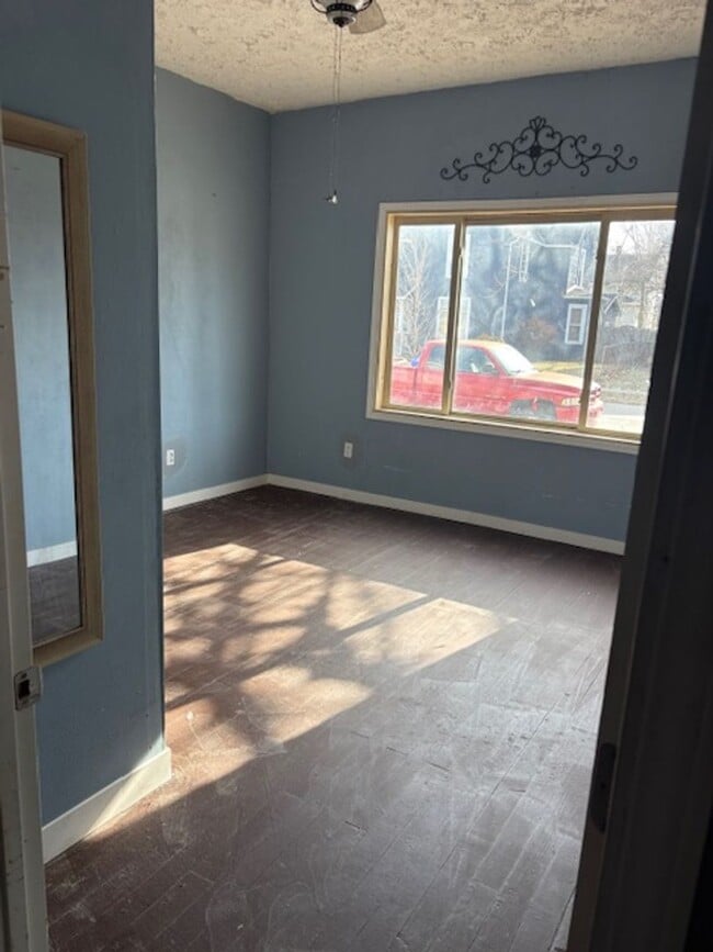 Building Photo - 854 E Washington St