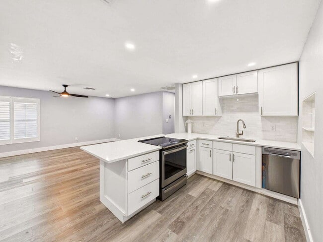 Foto del edificio - Bright & Pet-Friendly 2BR Home in River Pa...
