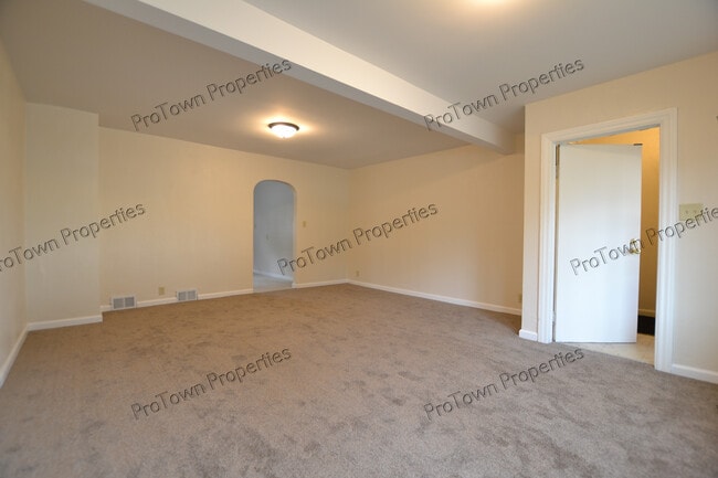 Building Photo - 10 5th Ave