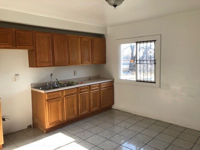 Foto del edificio - 5641 E 13th Pl