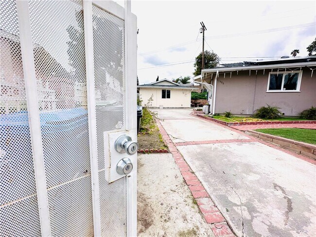 Foto del edificio - 11598 Cranston Ave