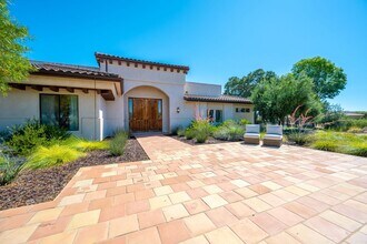 Building Photo - 6750 Golden Pheasant Ln
