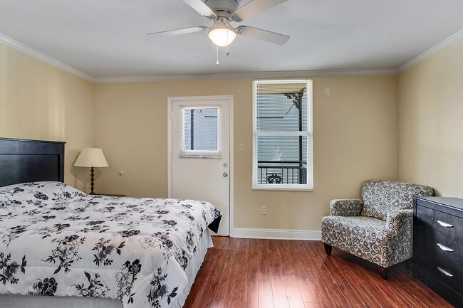 Foto del edificio - 2410 Oak Pl