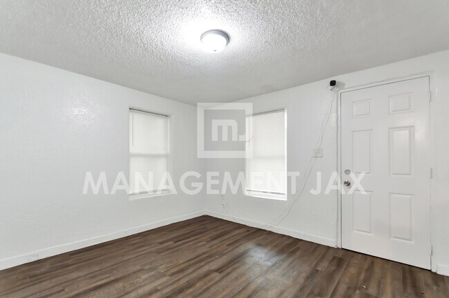Building Photo - 1629 W 31st St