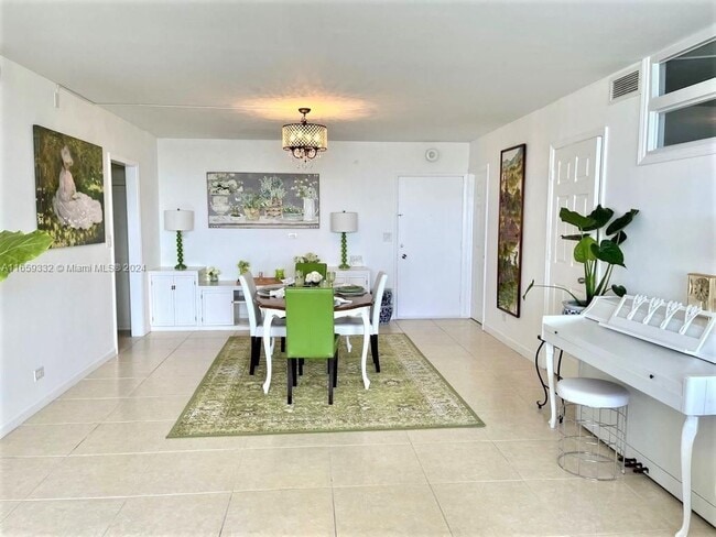 Building Photo - 5005 Collins Ave