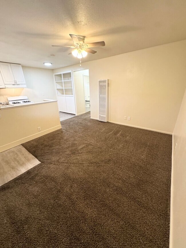 Foto del edificio - Move-In Special; Upstairs One Bedroom + Private Patio – SEE VIDEO