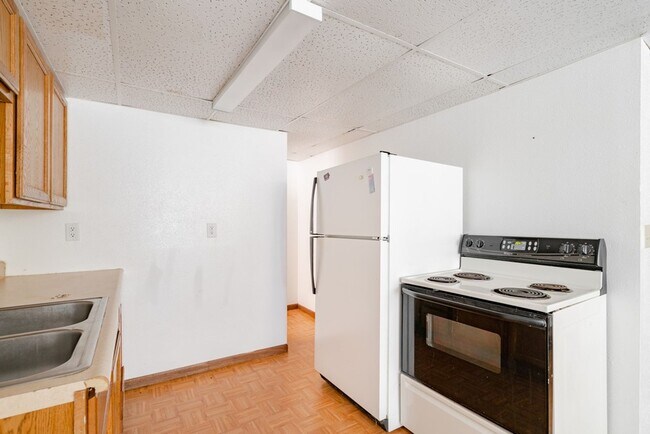 Building Photo - 804 W 18th St - Cedar Falls