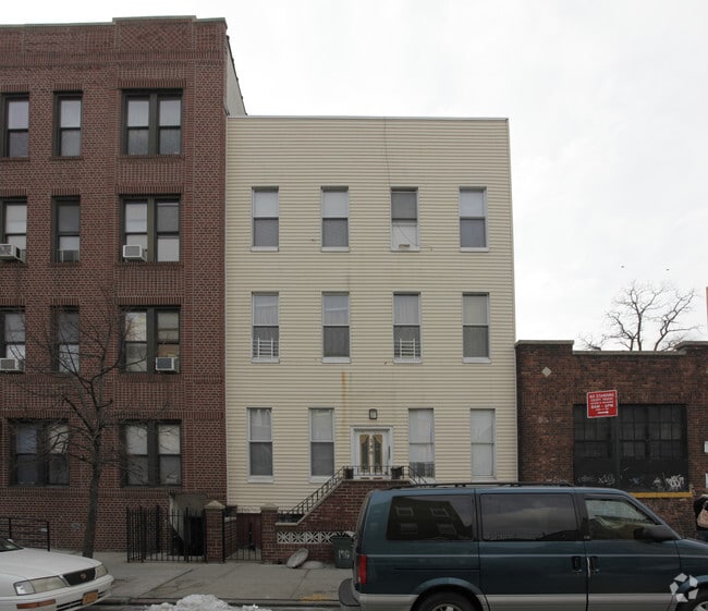 Building Photo - 190 Huron St
