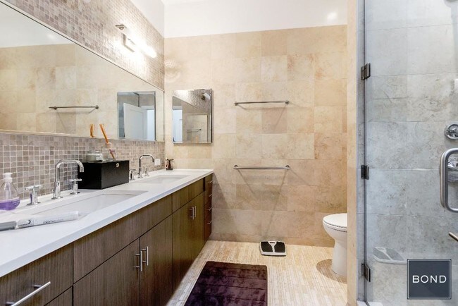 Foto del edificio - Rarely Available Singlular Private Residen...