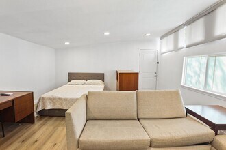 Building Photo - 127 Loy Dr