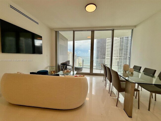 Foto del edificio - 300 Biscayne Blvd Way
