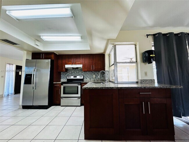 Foto del edificio - 6624 NW 2nd St