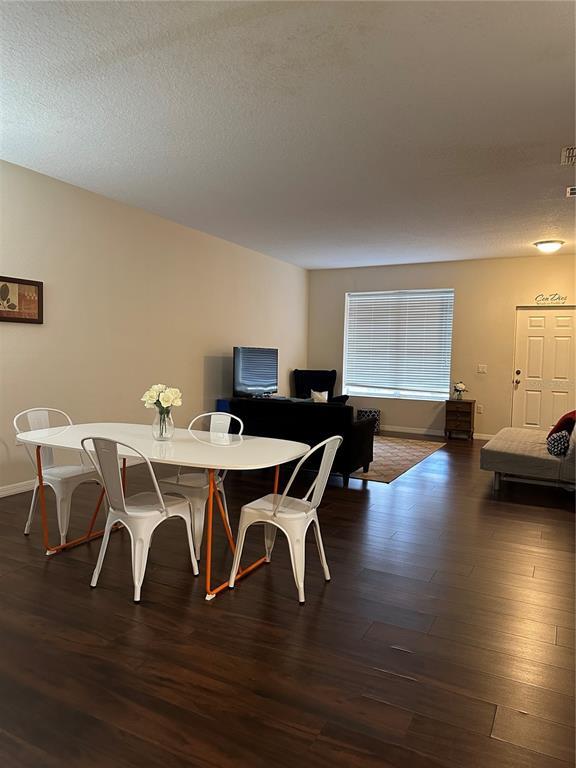 Foto del edificio - 3123 Sun Lake Ct